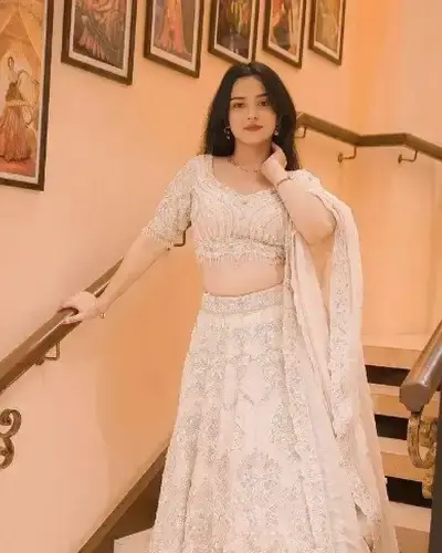 Escort Lakhisarai